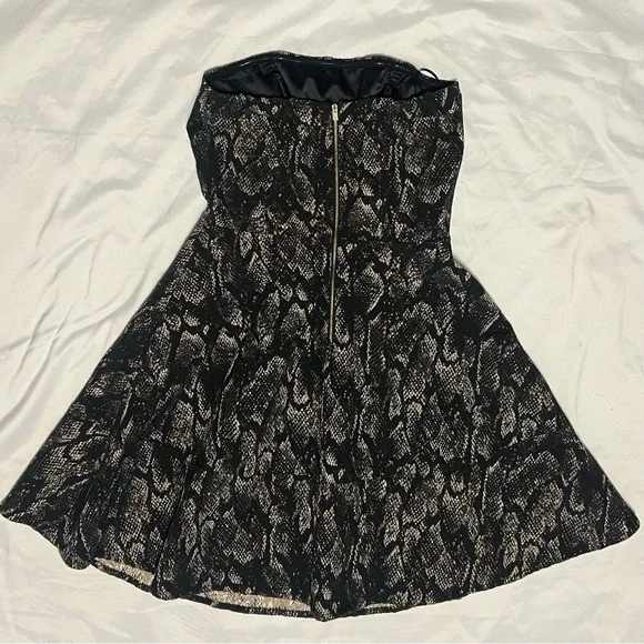 Express Snakeskin Print Black Strapless Mini Dress Fit and Flare Elegant Party 2 - Picture 3 of 12